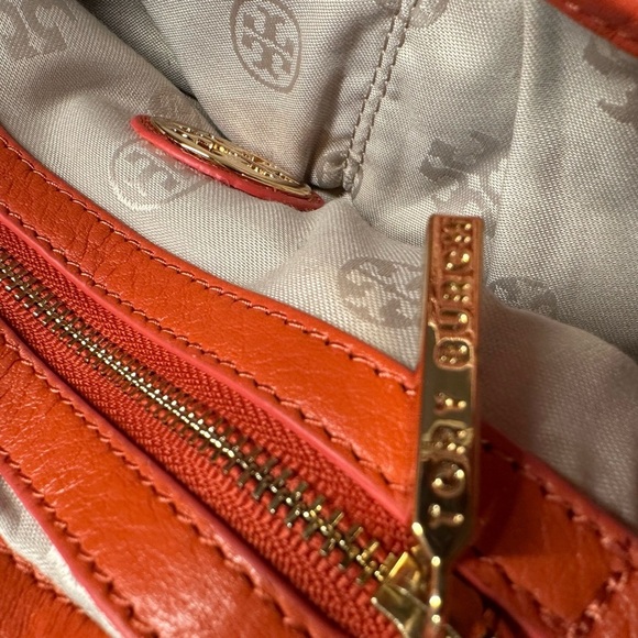 Tory Burch Amanda Vibrant Orange Shoulder Bag + Dust Bag - Picture 6 of 13